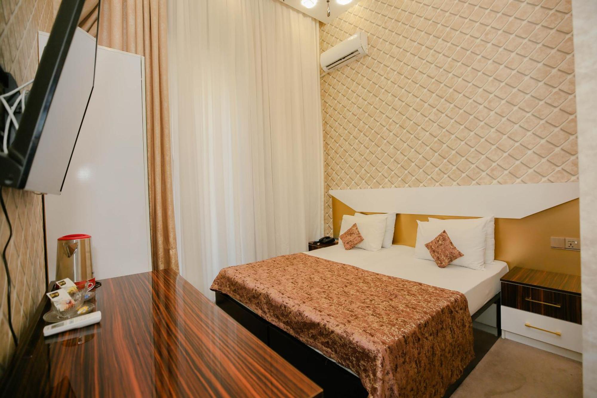 Dionis Coffee Shop Hotel バクー エクステリア 写真